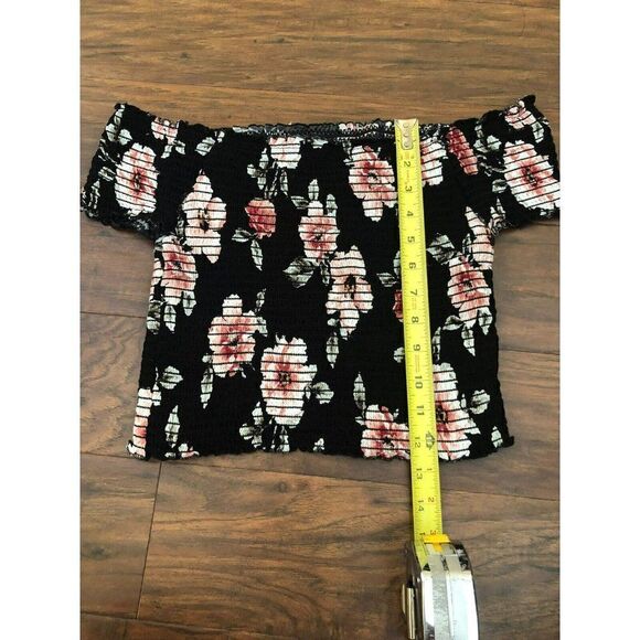 Kendall & Kylie Smocked Black Floral Top Off The Shoulder Crop Size M - Picture 5 of 6